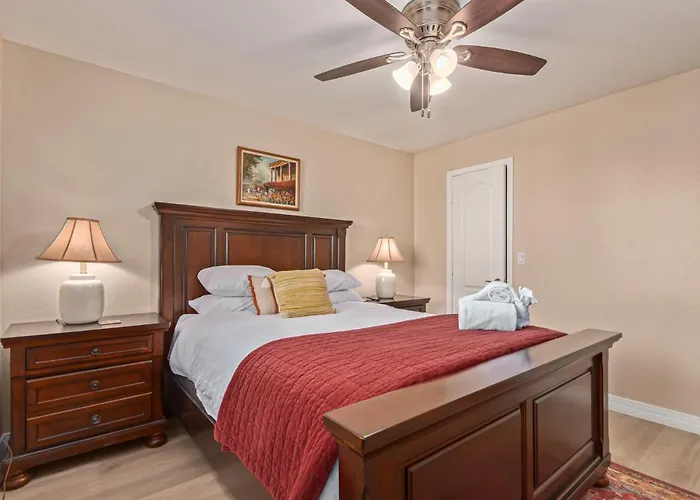 Ahwatukee Retreat Villa *